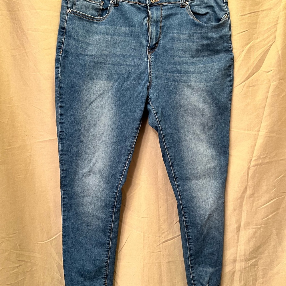Stylish Blue Ankle Jeans for Women